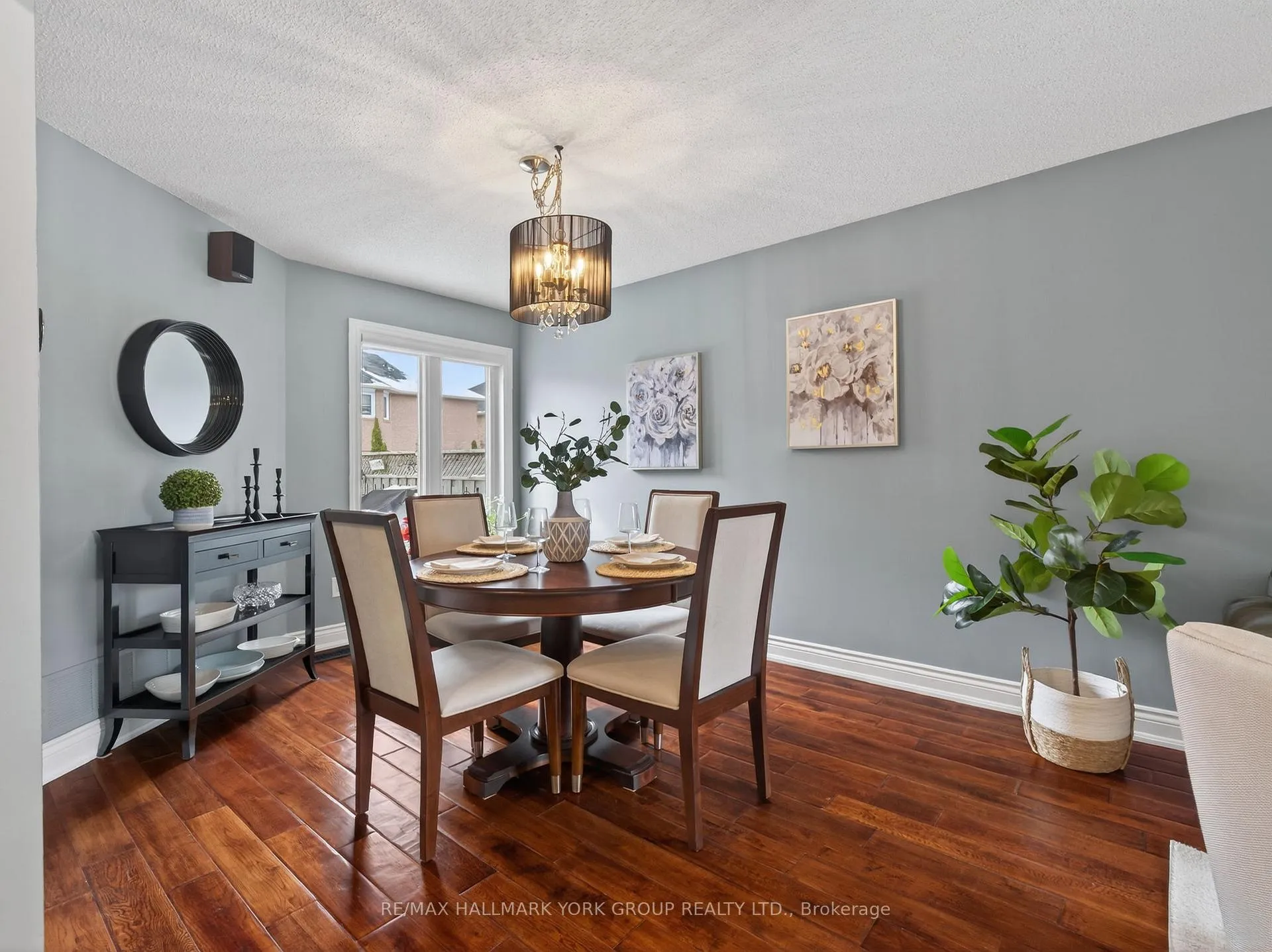 Photo 11 of 18 Rush Road, Aurora, Bayview Wellington — HOMEH