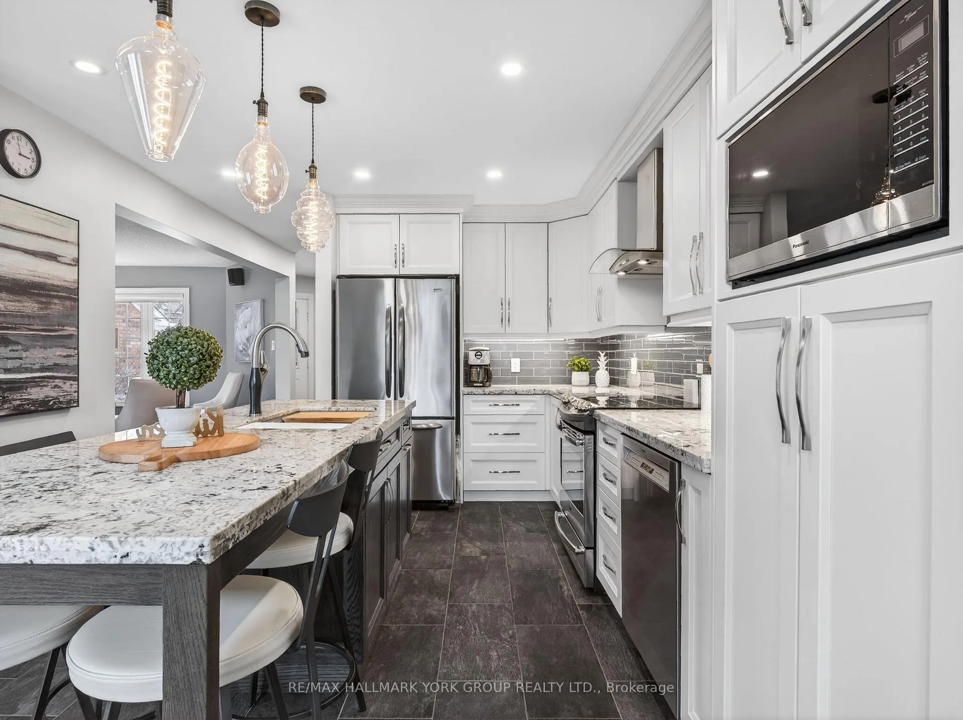 Photo 16 of 18 Rush Road, Aurora, Bayview Wellington — HOMEH