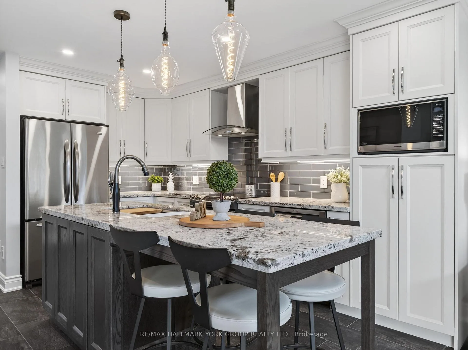 Photo 17 of 18 Rush Road, Aurora, Bayview Wellington — HOMEH