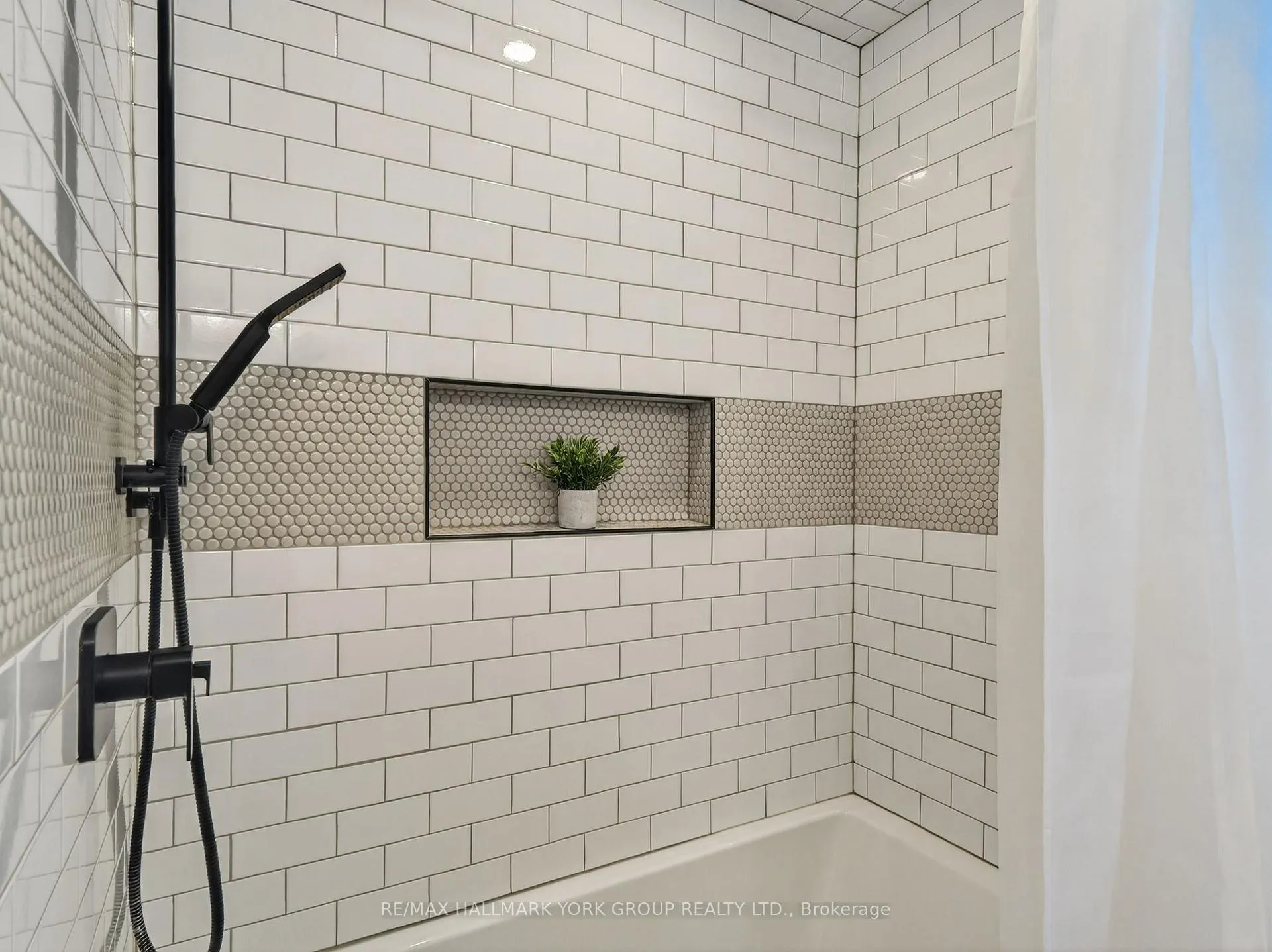 Photo 39 of 18 Rush Road, Aurora, Bayview Wellington — HOMEH