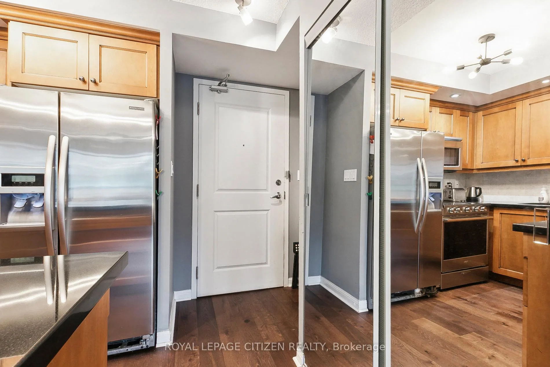 Photo 4 of Unit 121, 900 Mount Pleasant Road, Toronto, Mount Pleasant West — HOMEH