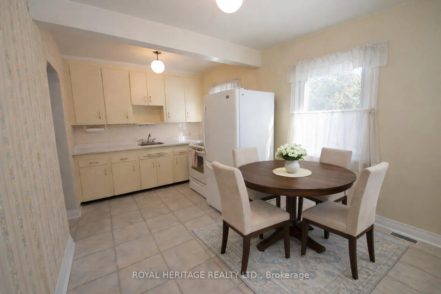 Photo 3 of 17 Kingswell Crescent, Scarborough, Clairlea-Birchmount — HOMEH