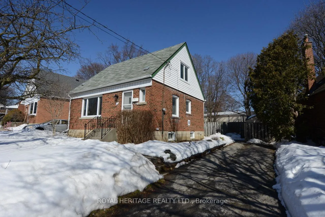 Photo 8 of 17 Kingswell Crescent, Scarborough, Clairlea-Birchmount — HOMEH