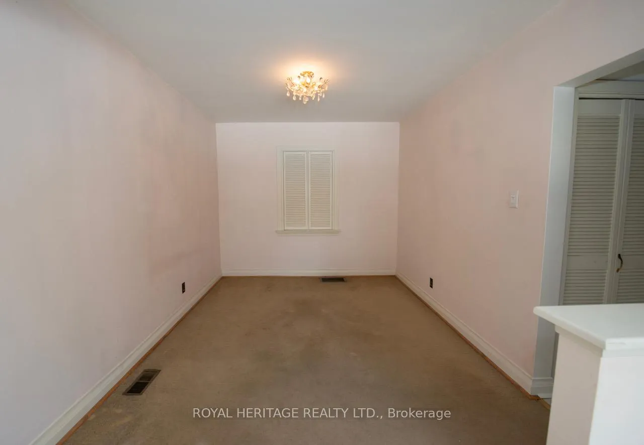 Photo 11 of 17 Kingswell Crescent, Scarborough, Clairlea-Birchmount — HOMEH