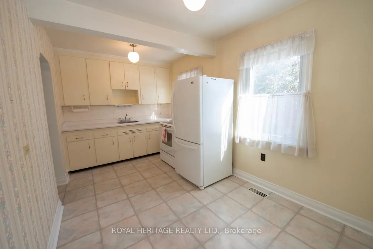 Photo 12 of 17 Kingswell Crescent, Scarborough, Clairlea-Birchmount — HOMEH
