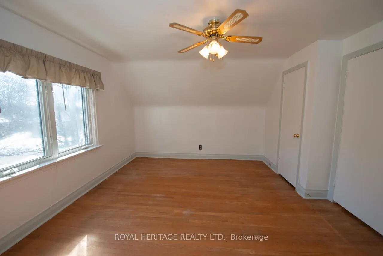 Photo 15 of 17 Kingswell Crescent, Scarborough, Clairlea-Birchmount — HOMEH