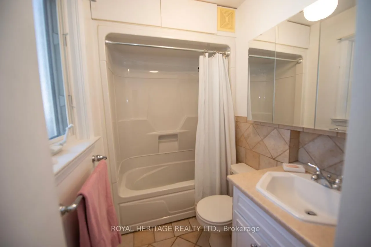 Photo 16 of 17 Kingswell Crescent, Scarborough, Clairlea-Birchmount — HOMEH