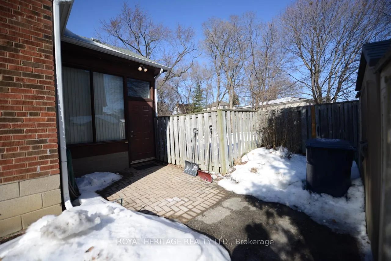 Photo 21 of 17 Kingswell Crescent, Scarborough, Clairlea-Birchmount — HOMEH