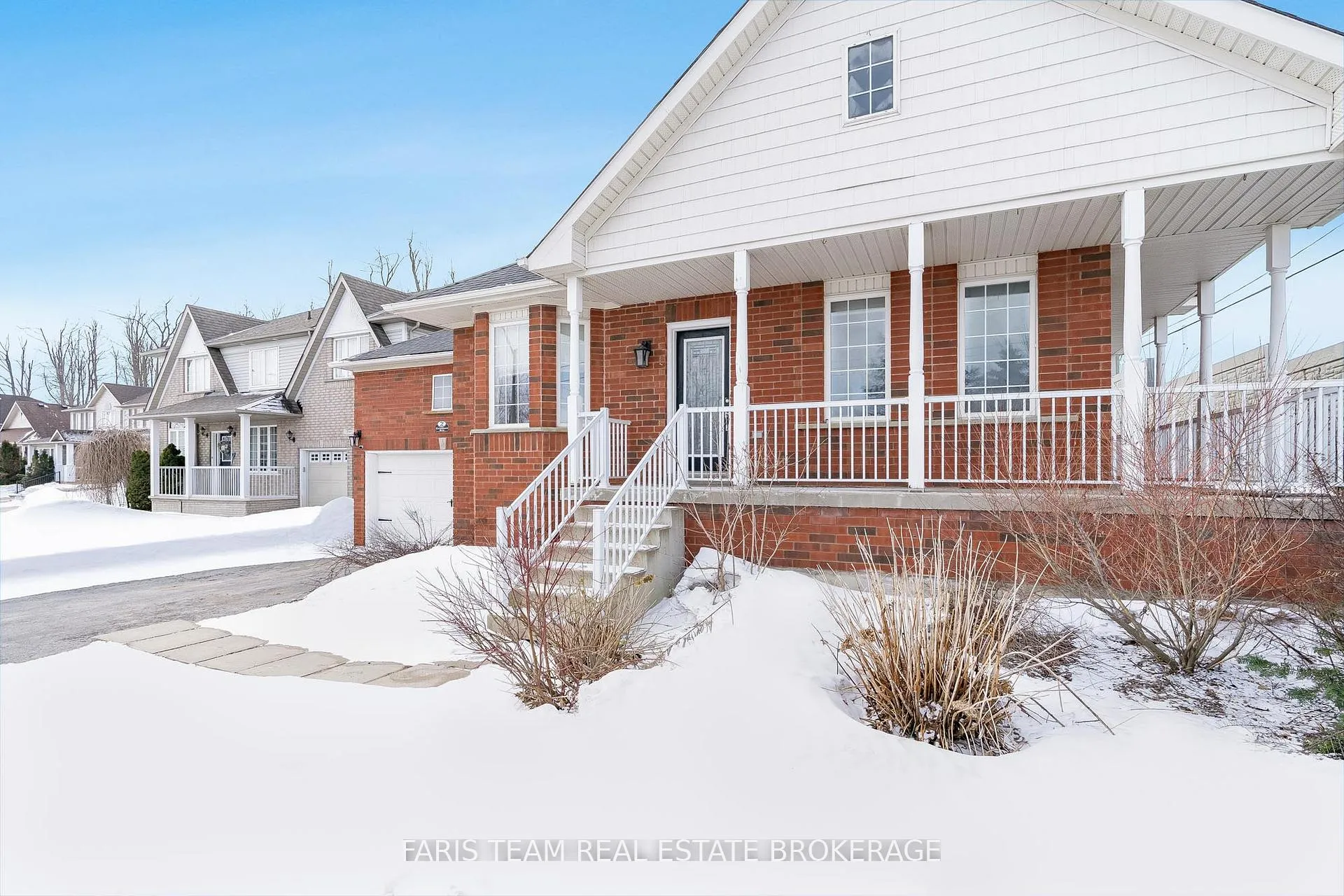 Photo 4 of 2 Thrushwood Drive, Barrie, 400 West — HOMEH