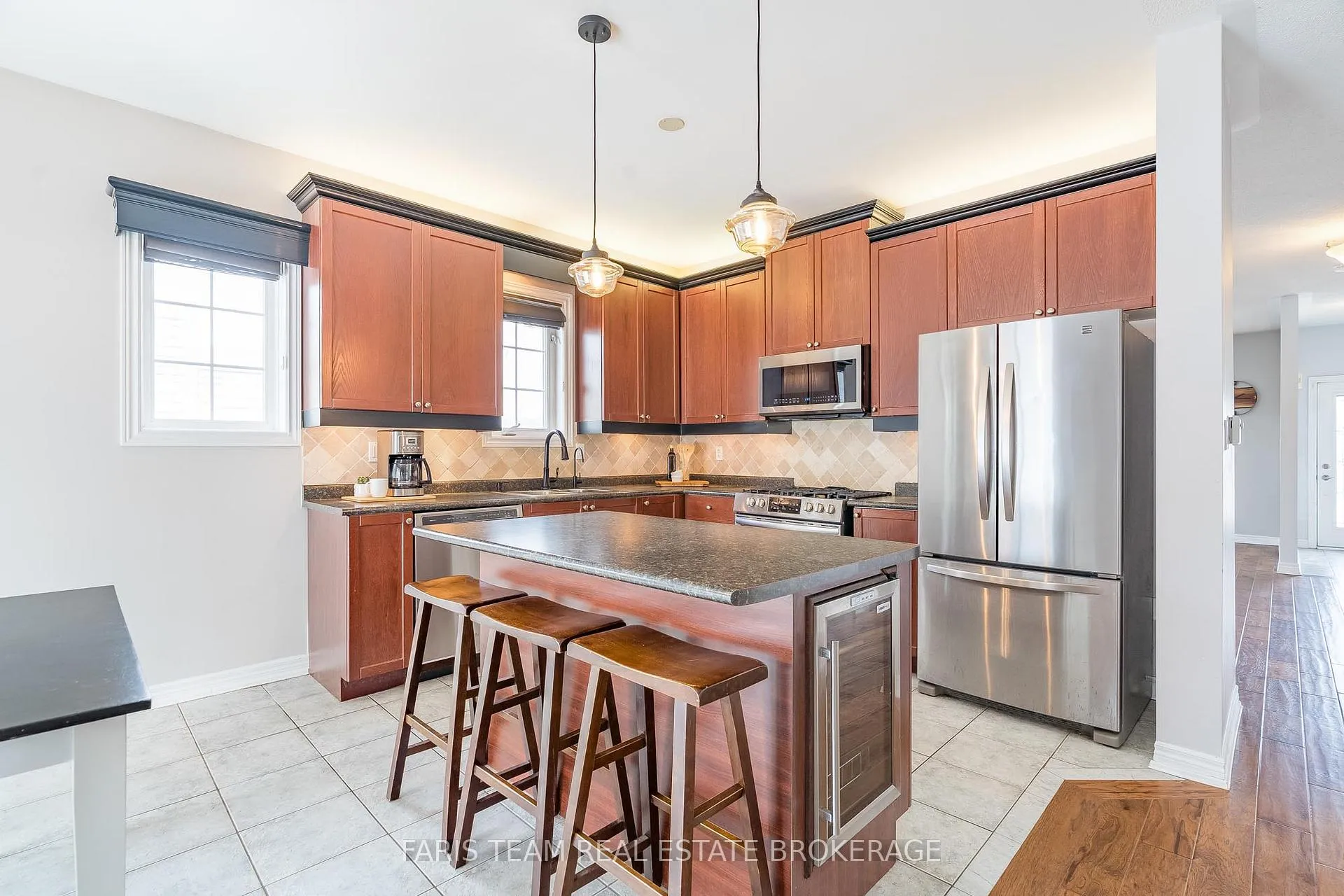 Photo 7 of 2 Thrushwood Drive, Barrie, 400 West — HOMEH