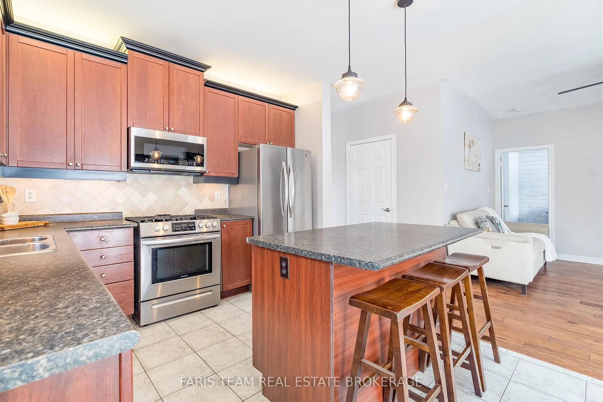 Photo 8 of 2 Thrushwood Drive, Barrie, 400 West — HOMEH
