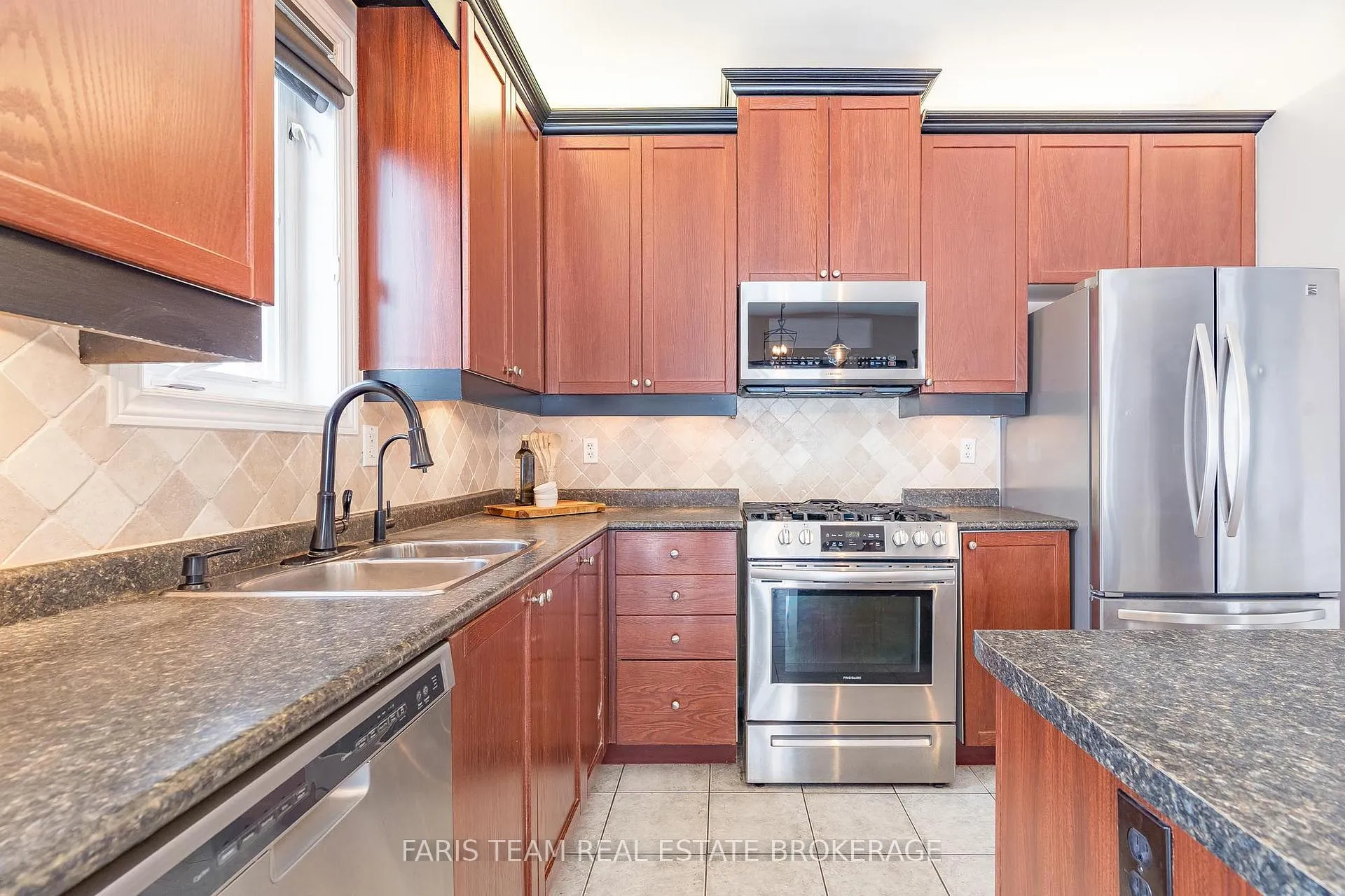 Photo 9 of 2 Thrushwood Drive, Barrie, 400 West — HOMEH