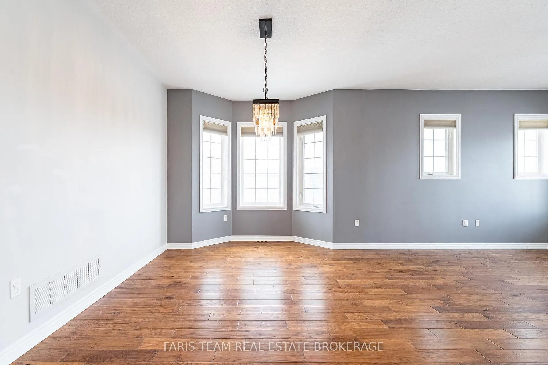 Photo 16 of 2 Thrushwood Drive, Barrie, 400 West — HOMEH