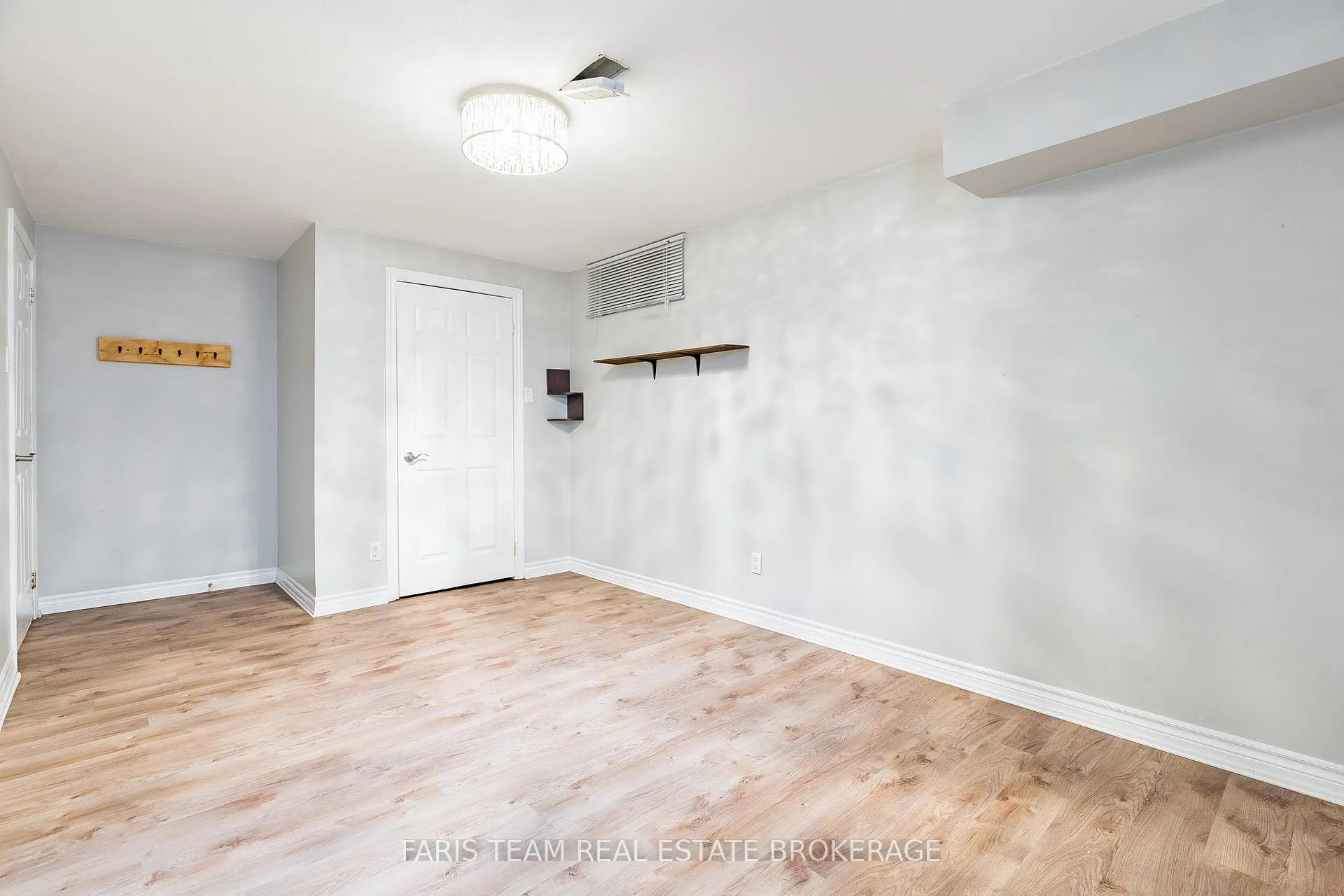Photo 37 of 2 Thrushwood Drive, Barrie, 400 West — HOMEH