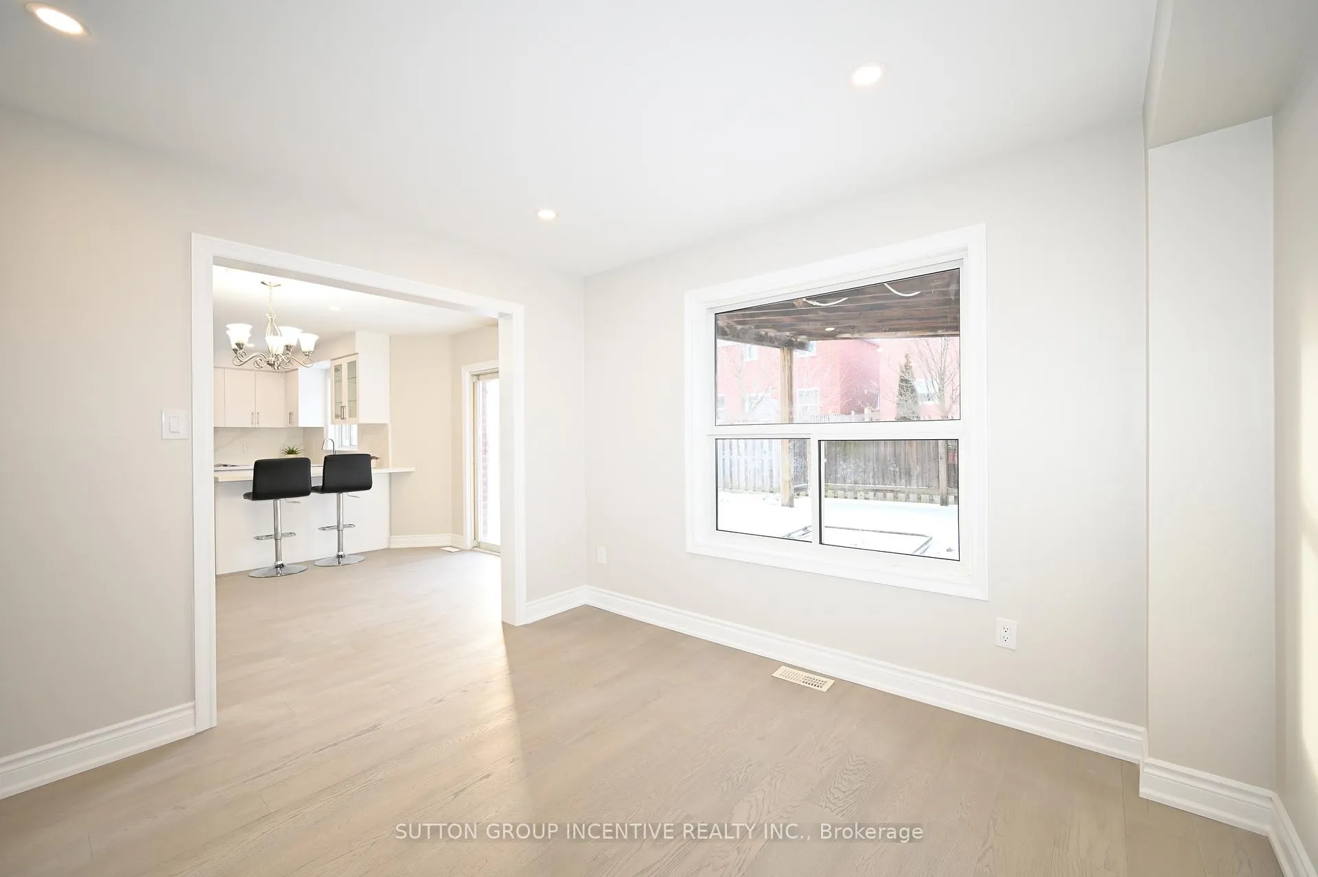 Photo 6 of 109 Esther Drive, Barrie, Painswick South — HOMEH