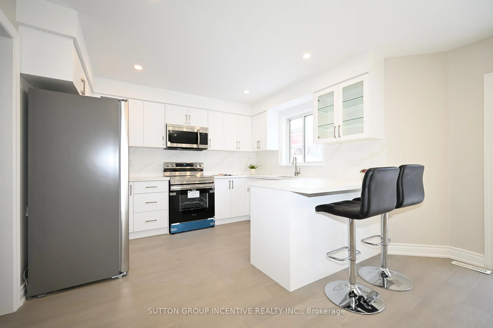 Photo 9 of 109 Esther Drive, Barrie, Painswick South — HOMEH
