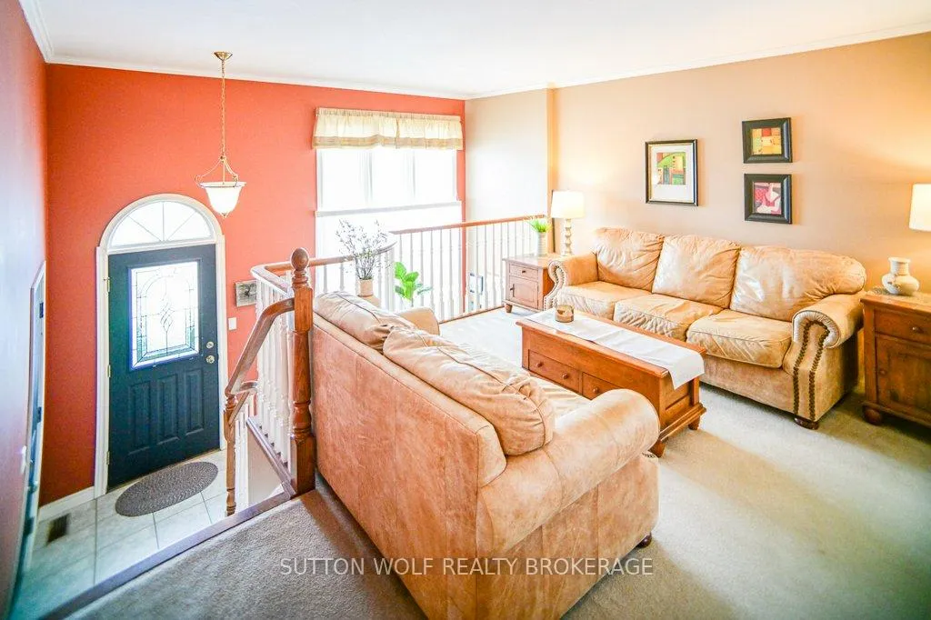 Photo 2 of 80 Ridge Street, Strathroy-Caradoc, SW — HOMEH