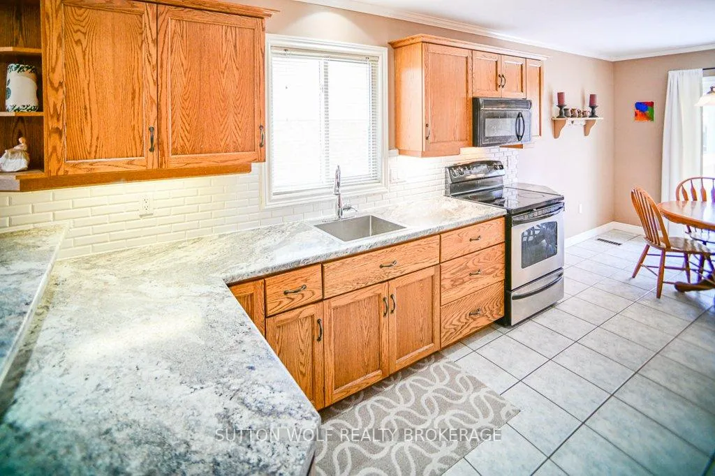Photo 5 of 80 Ridge Street, Strathroy-Caradoc, SW — HOMEH