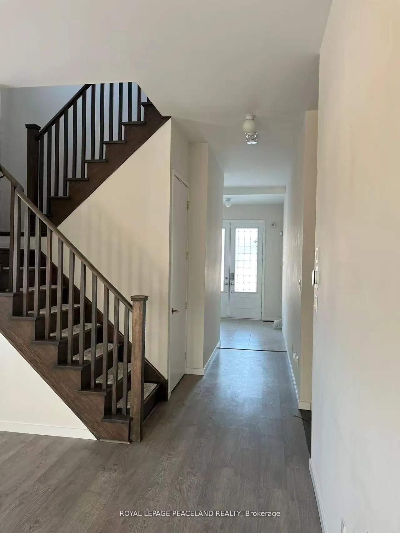 Photo 3 of 280 Elyse Court, Aurora, Bayview Northeast — HOMEH