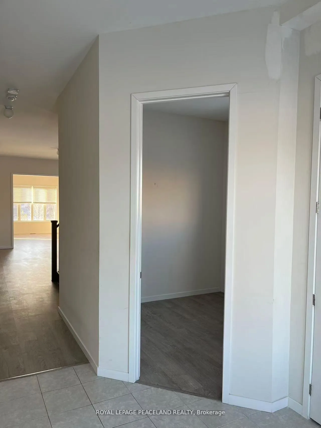 Photo 4 of 280 Elyse Court, Aurora, Bayview Northeast — HOMEH