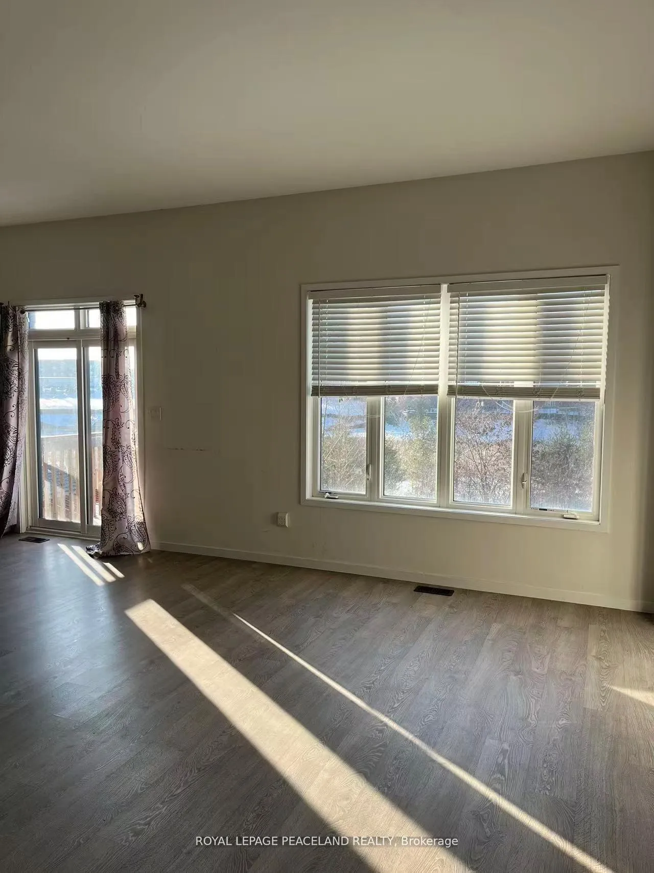 Photo 5 of 280 Elyse Court, Aurora, Bayview Northeast — HOMEH