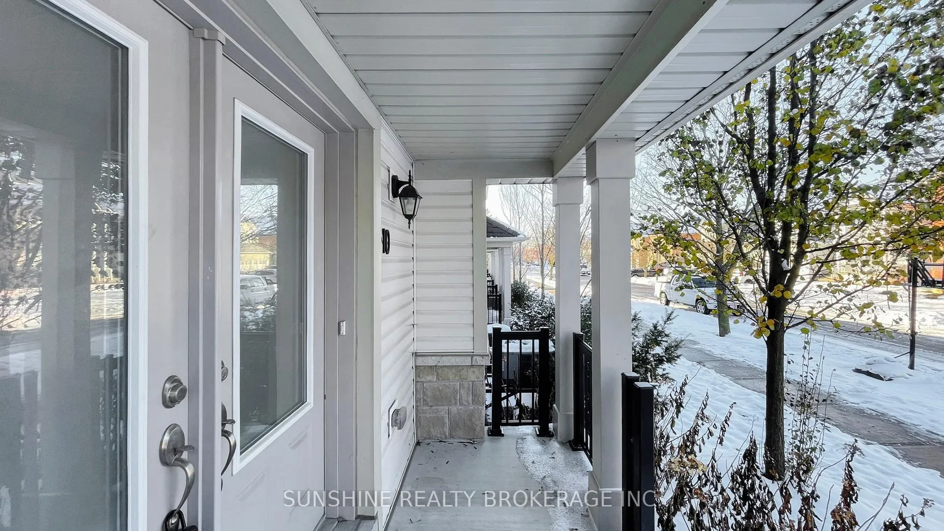 Photo 4 of 10 Cornerside Way, Whitby, Brooklin — HOMEH