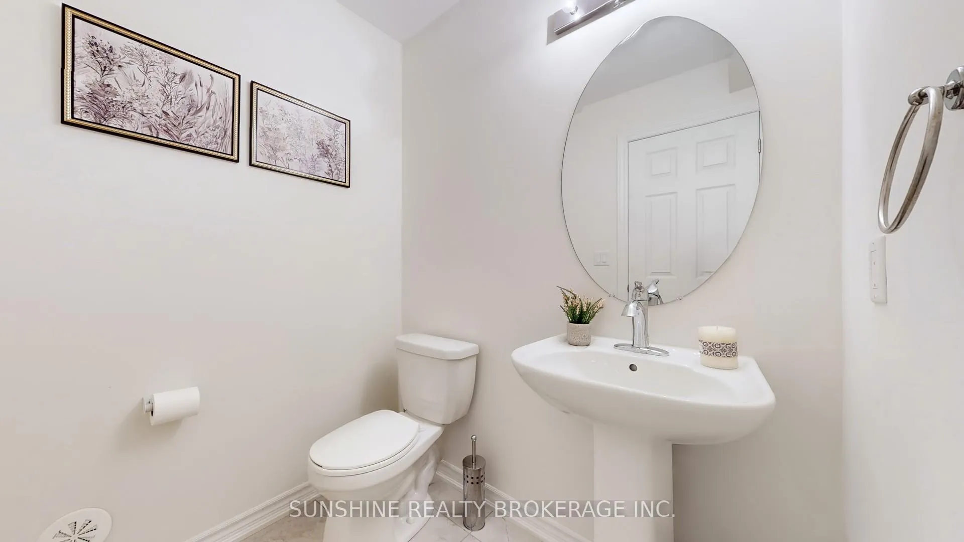 Photo 9 of 10 Cornerside Way, Whitby, Brooklin — HOMEH