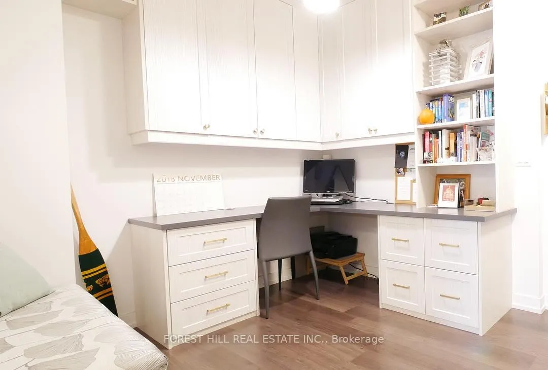 Photo 5 of Unit 910, 89 Dunfield Avenue, Toronto, Mount Pleasant West — HOMEH