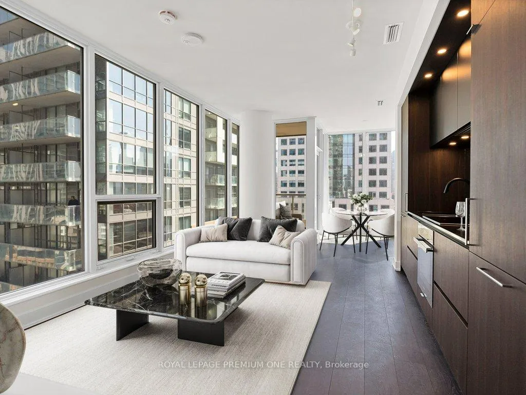 Front of Unit 2206, 15 Mercer Street