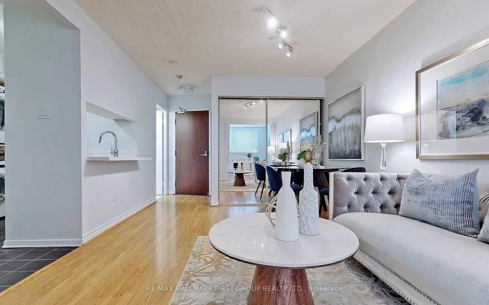 Photo 3 of Unit 1714, 1055 Bay Street, Toronto, Bay Street Corridor — HOMEH