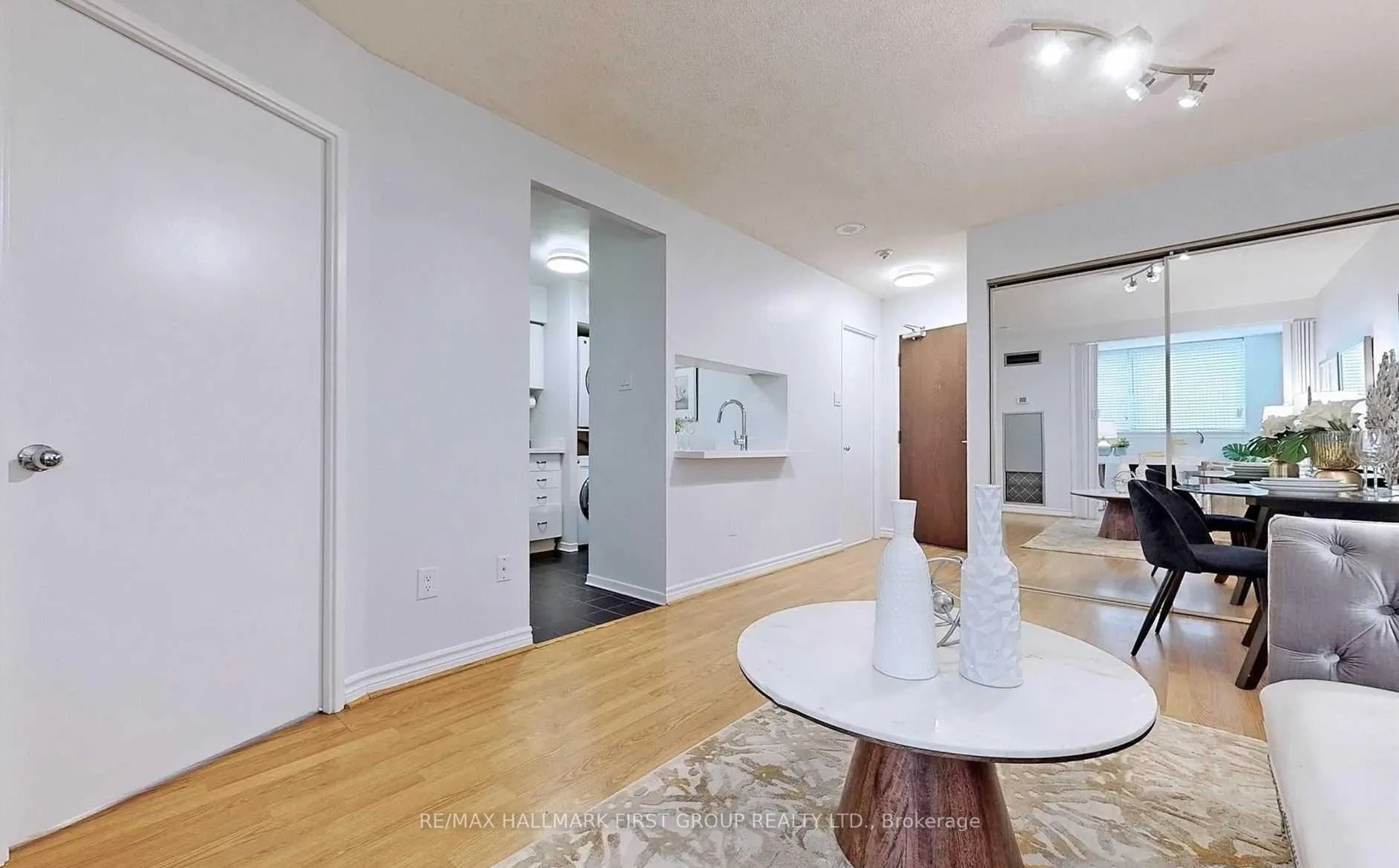 Photo 4 of Unit 1714, 1055 Bay Street, Toronto, Bay Street Corridor — HOMEH
