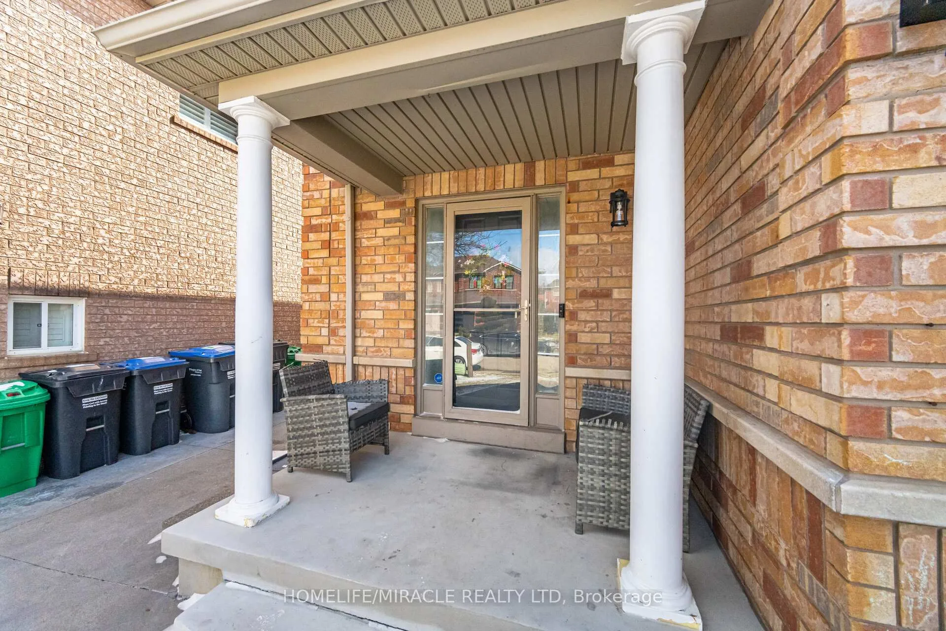 Photo 6 of 41 Tanglemere Crescent, Brampton, Fletcher's Meadow — HOMEH