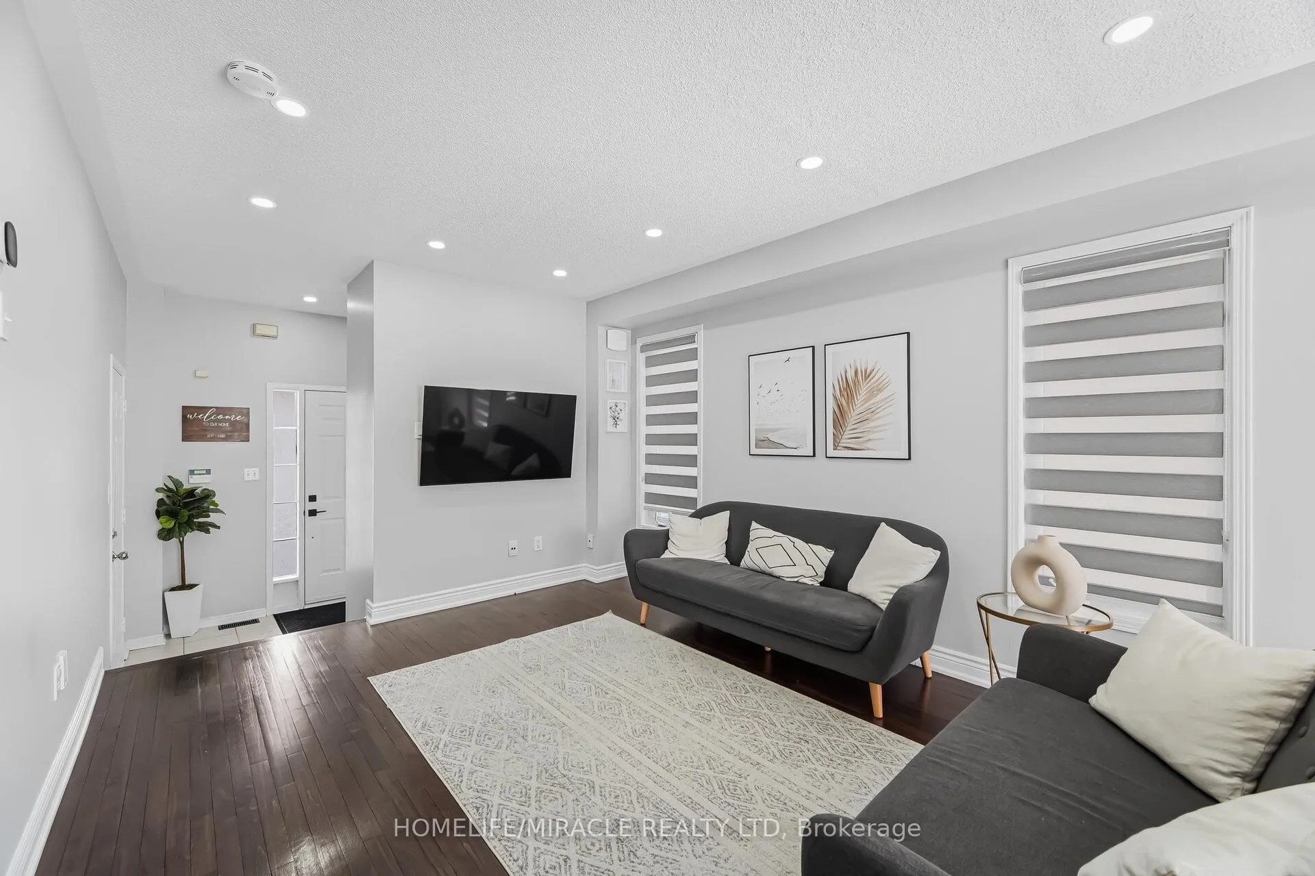 Photo 9 of 41 Tanglemere Crescent, Brampton, Fletcher's Meadow — HOMEH
