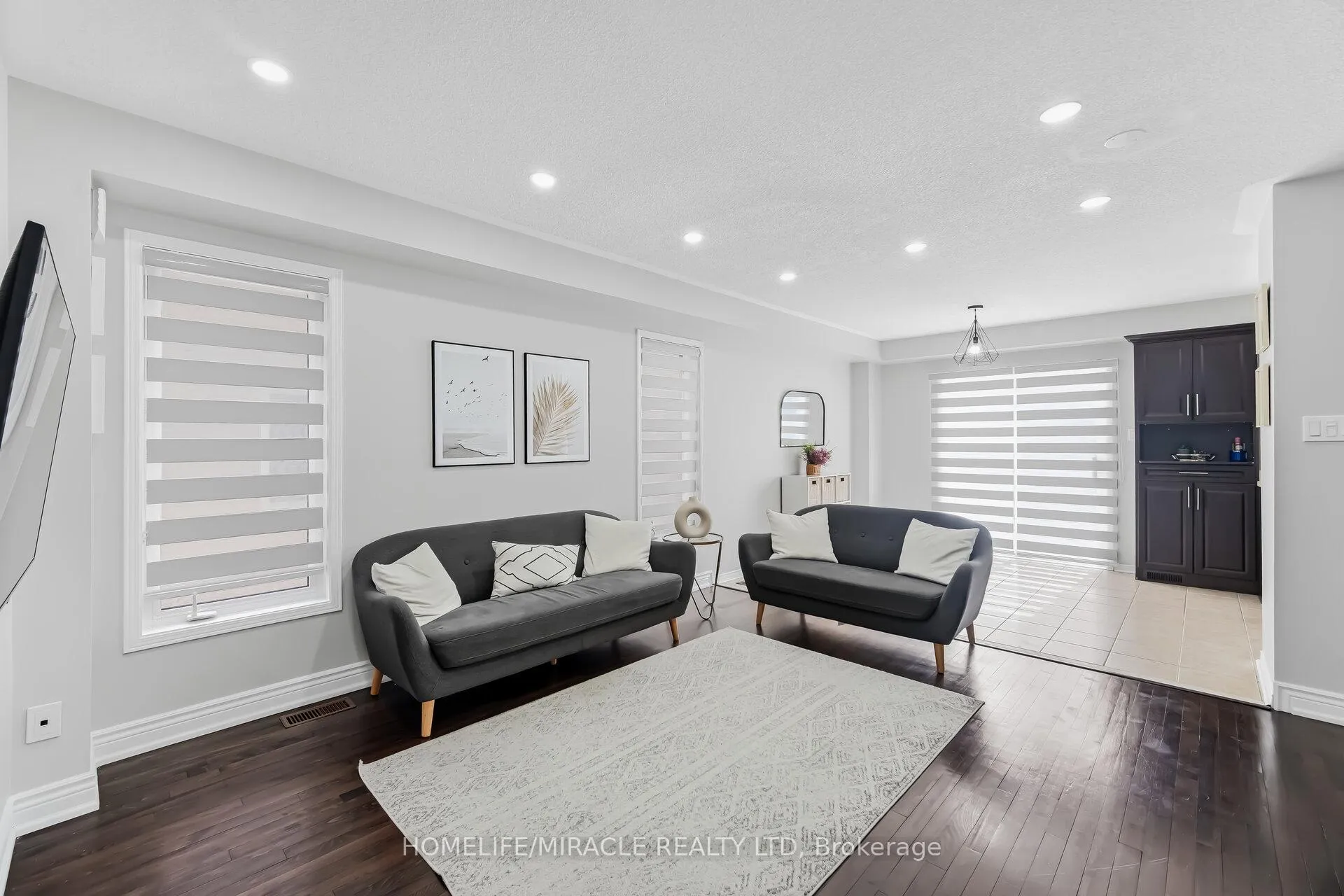 Photo 10 of 41 Tanglemere Crescent, Brampton, Fletcher's Meadow — HOMEH