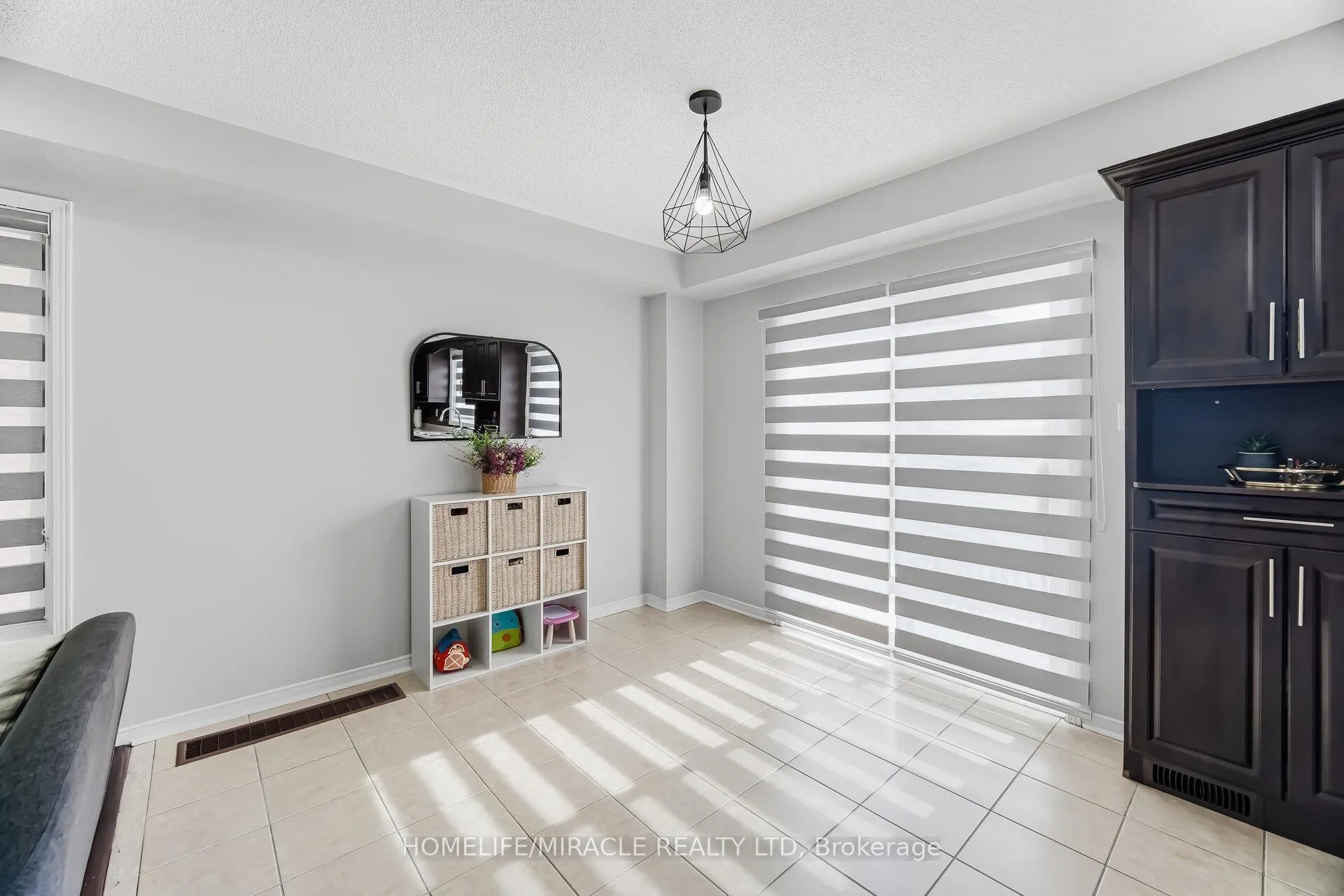 Photo 13 of 41 Tanglemere Crescent, Brampton, Fletcher's Meadow — HOMEH