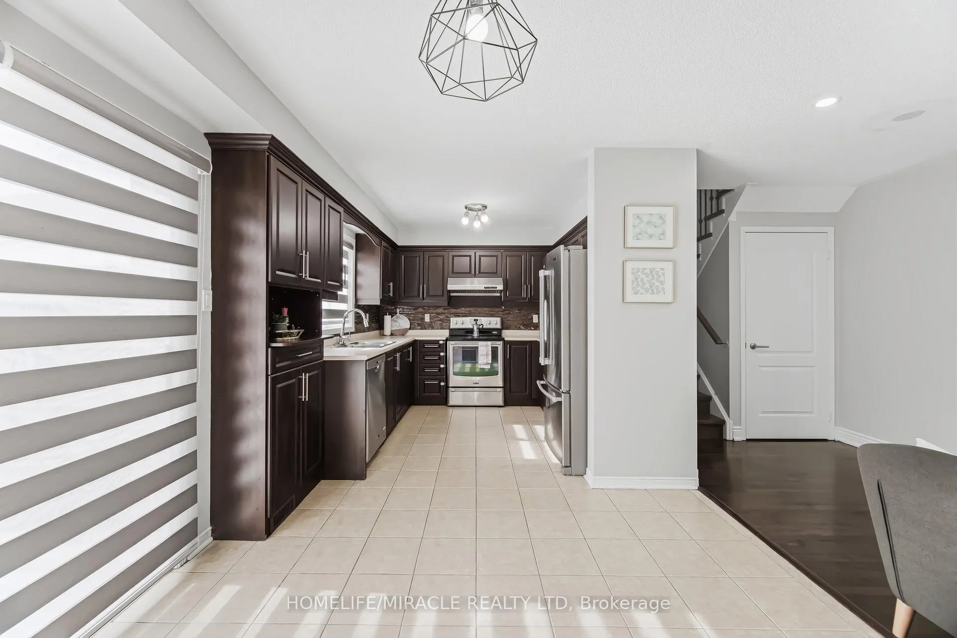 Photo 14 of 41 Tanglemere Crescent, Brampton, Fletcher's Meadow — HOMEH