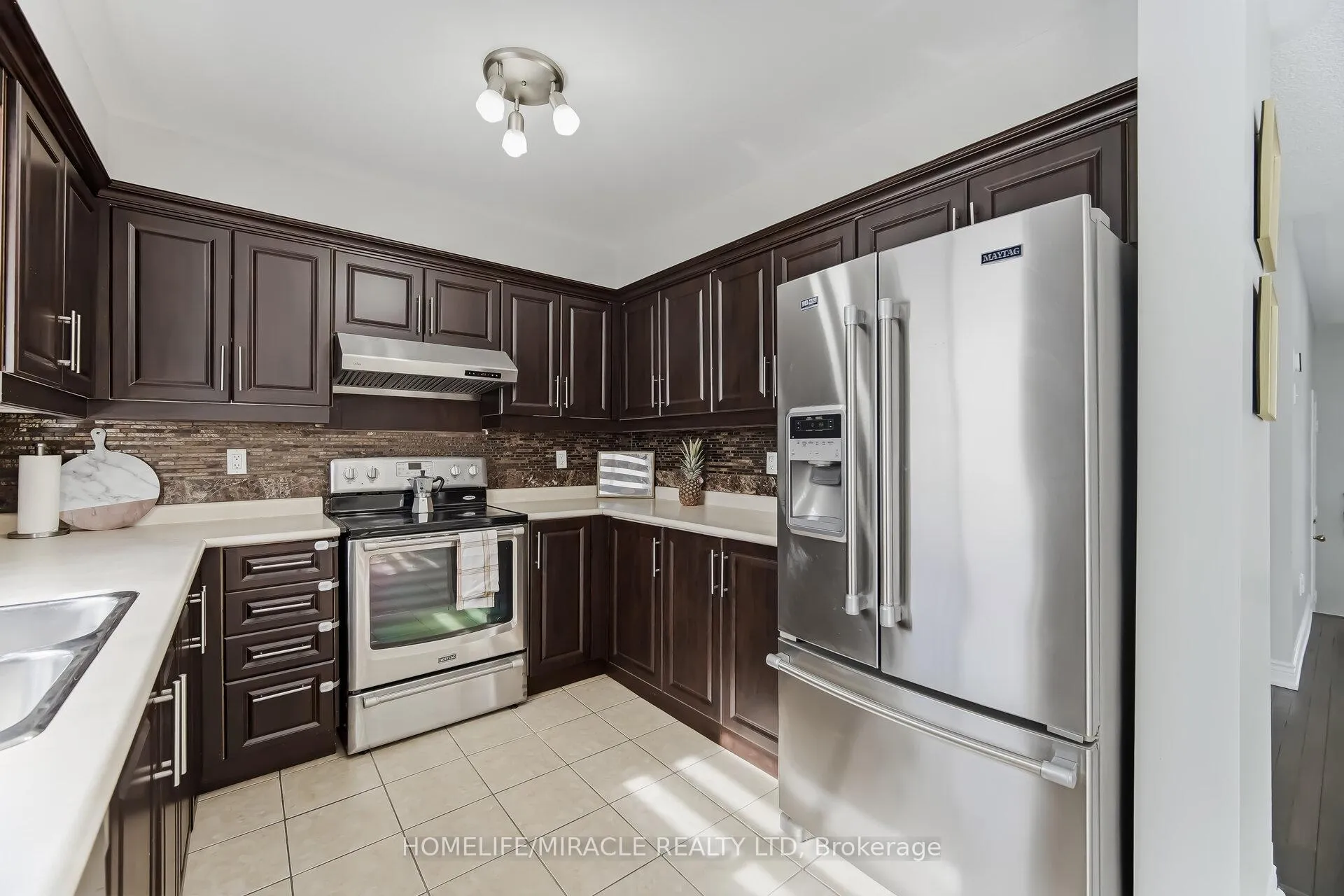 Photo 15 of 41 Tanglemere Crescent, Brampton, Fletcher's Meadow — HOMEH