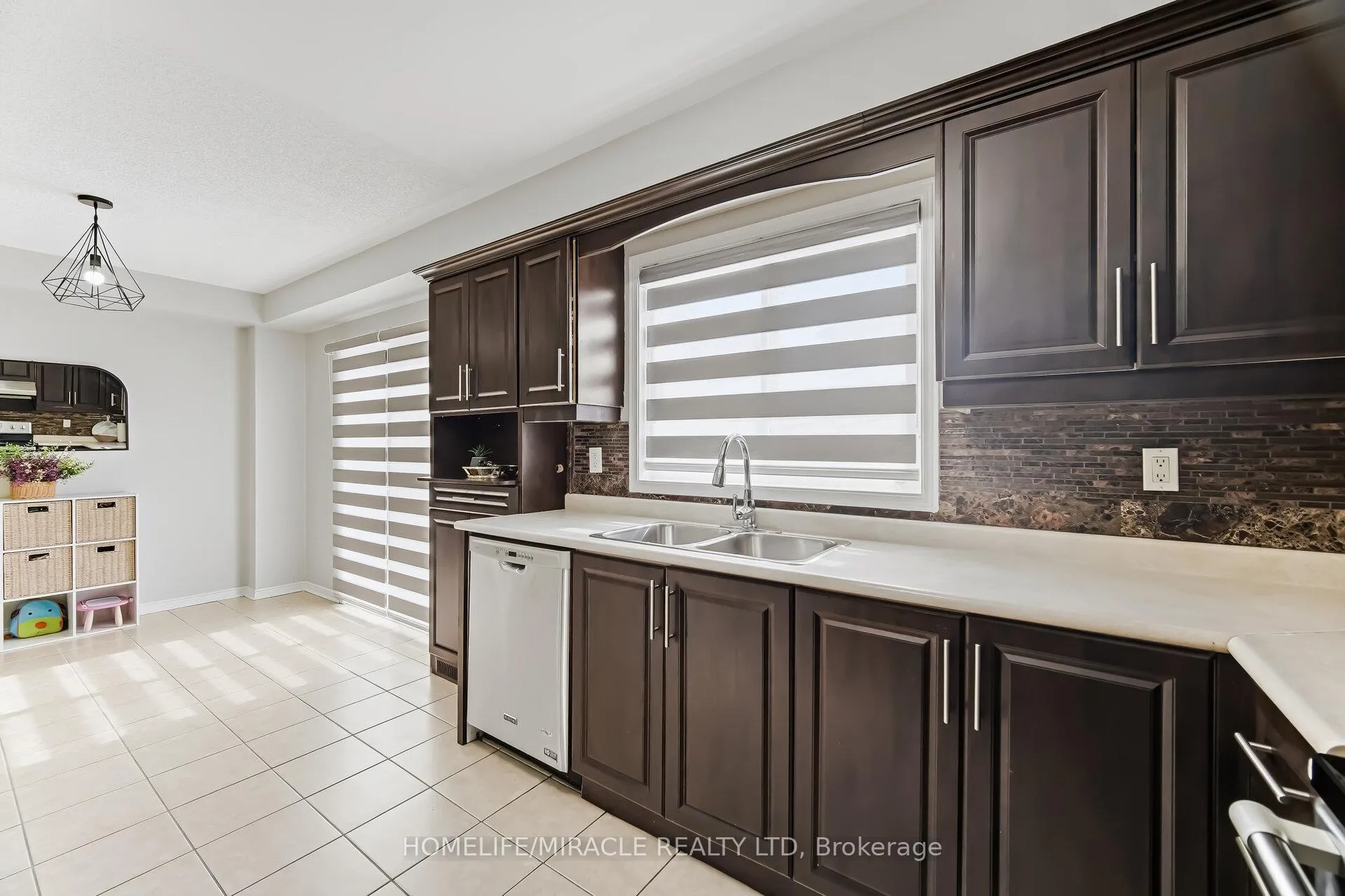 Photo 16 of 41 Tanglemere Crescent, Brampton, Fletcher's Meadow — HOMEH