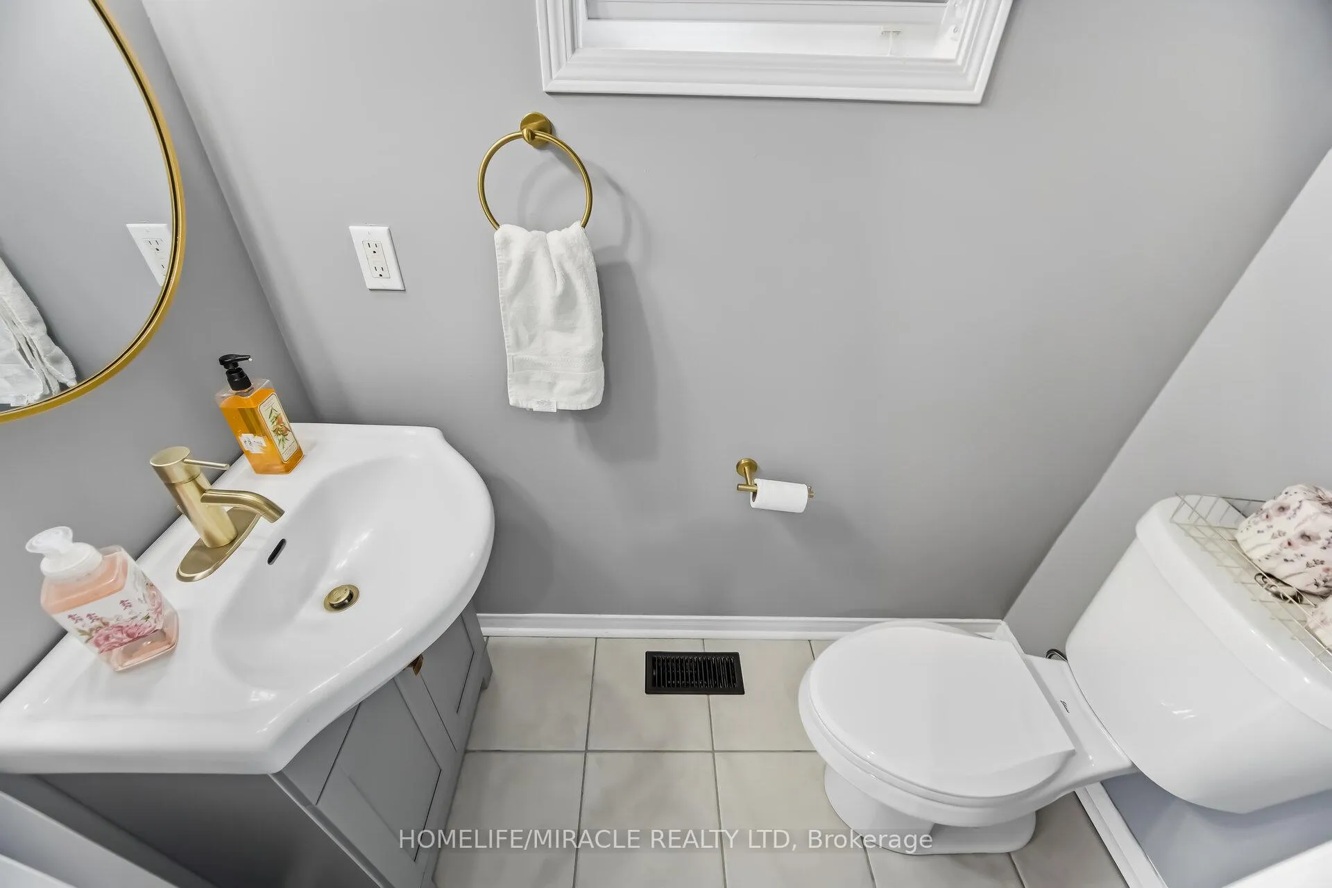 Photo 17 of 41 Tanglemere Crescent, Brampton, Fletcher's Meadow — HOMEH