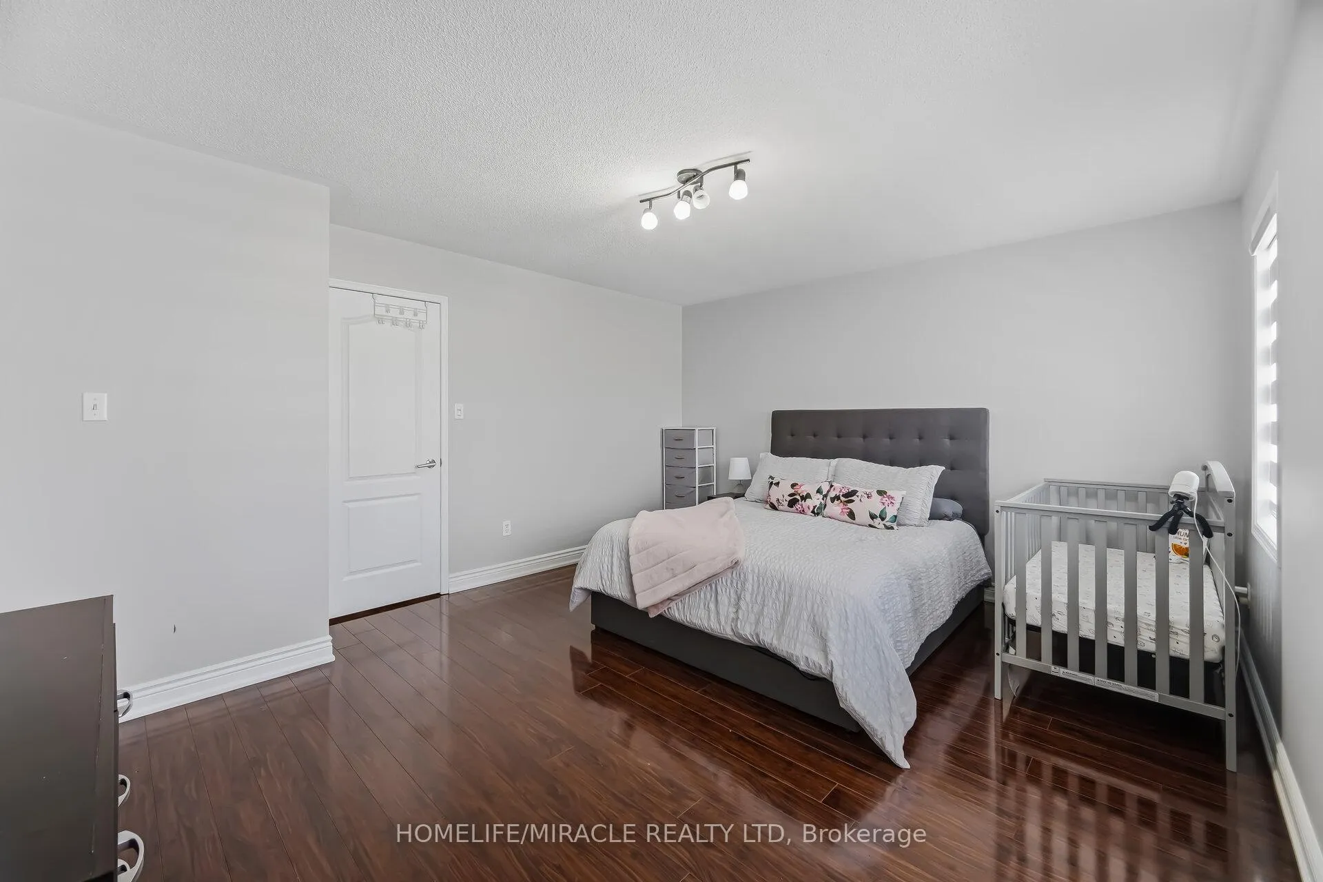 Photo 20 of 41 Tanglemere Crescent, Brampton, Fletcher's Meadow — HOMEH