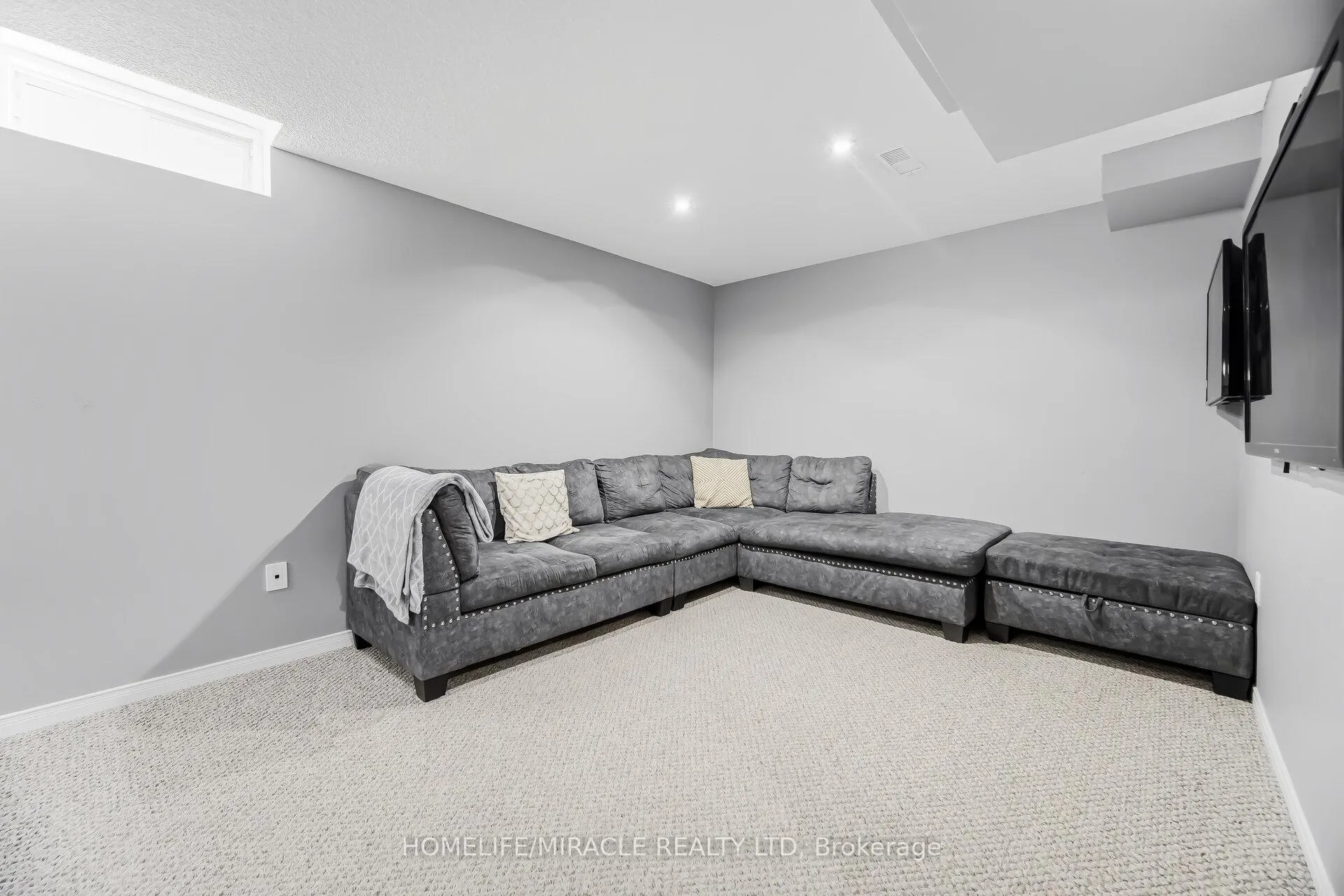 Photo 30 of 41 Tanglemere Crescent, Brampton, Fletcher's Meadow — HOMEH