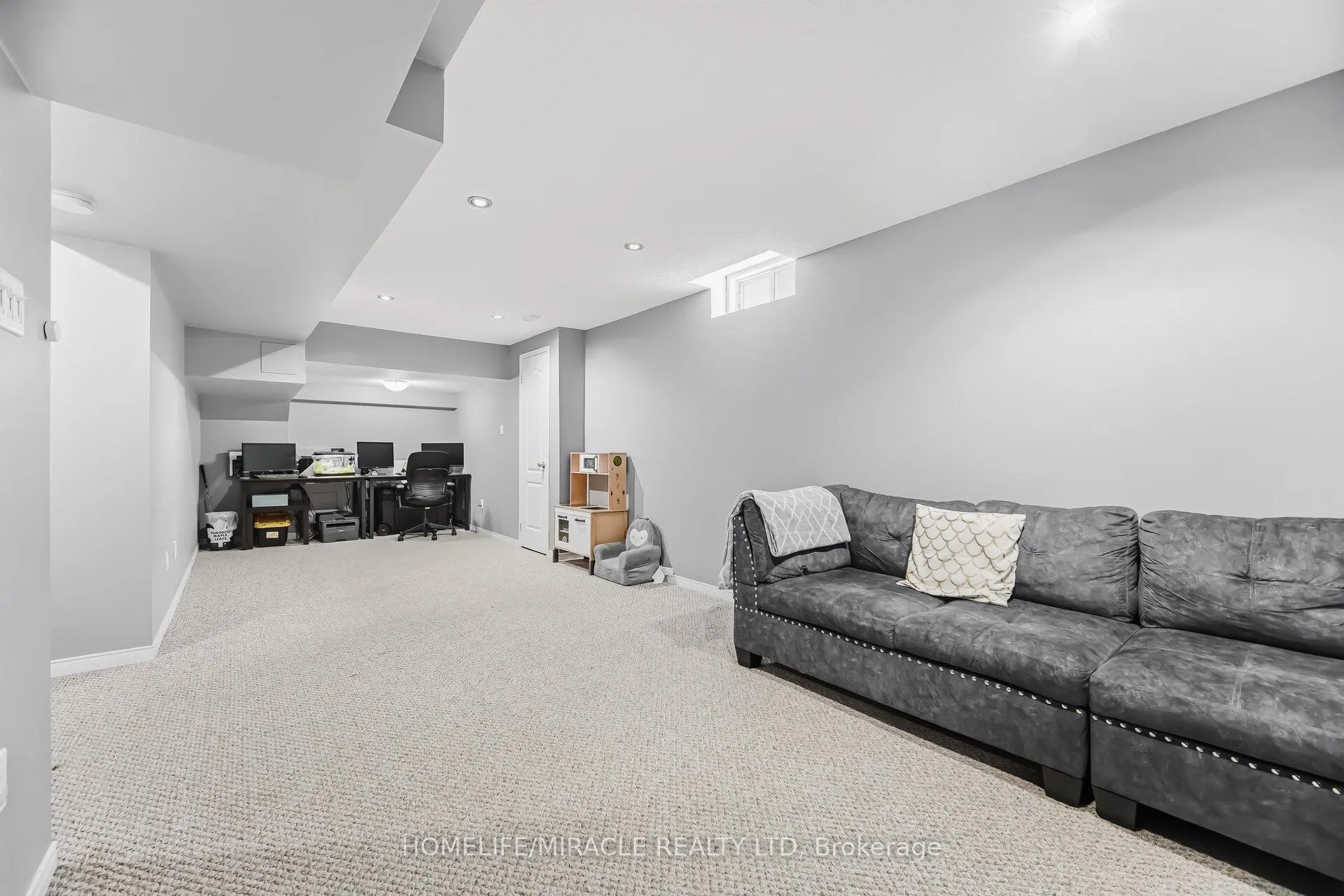 Photo 32 of 41 Tanglemere Crescent, Brampton, Fletcher's Meadow — HOMEH