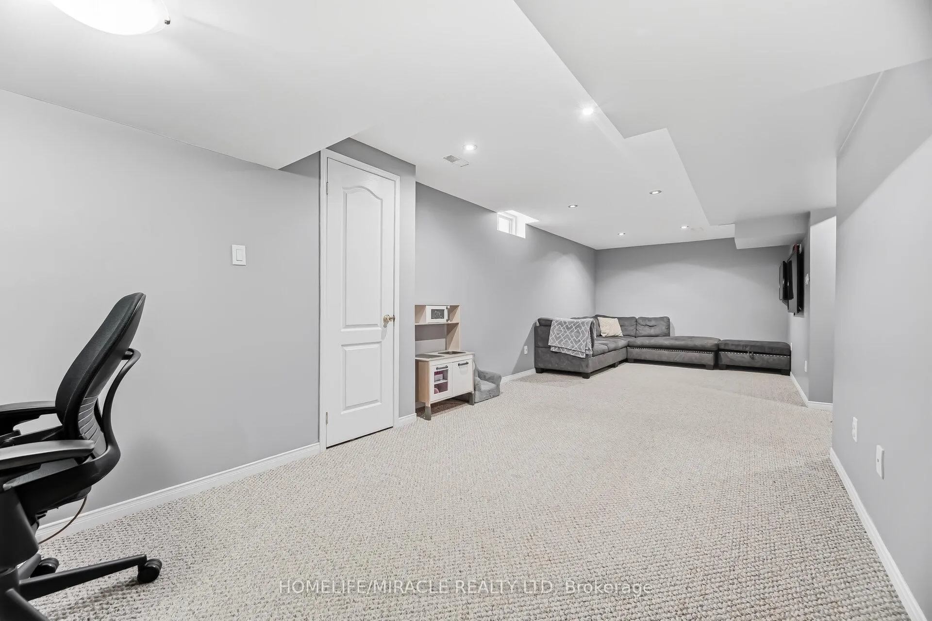 Photo 33 of 41 Tanglemere Crescent, Brampton, Fletcher's Meadow — HOMEH