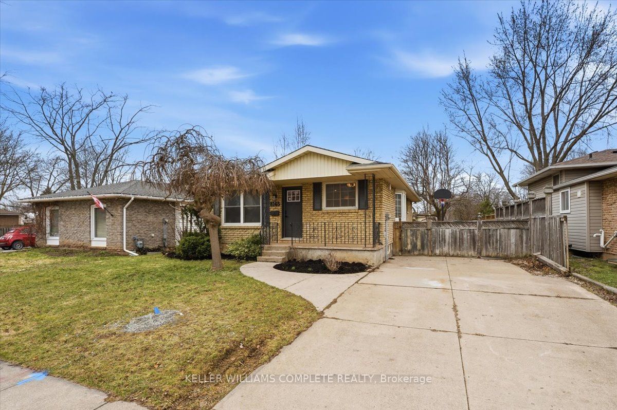 Photo 1 of 8165 Paddock Trail Drive, Niagara Falls, Ascot — HOMEH