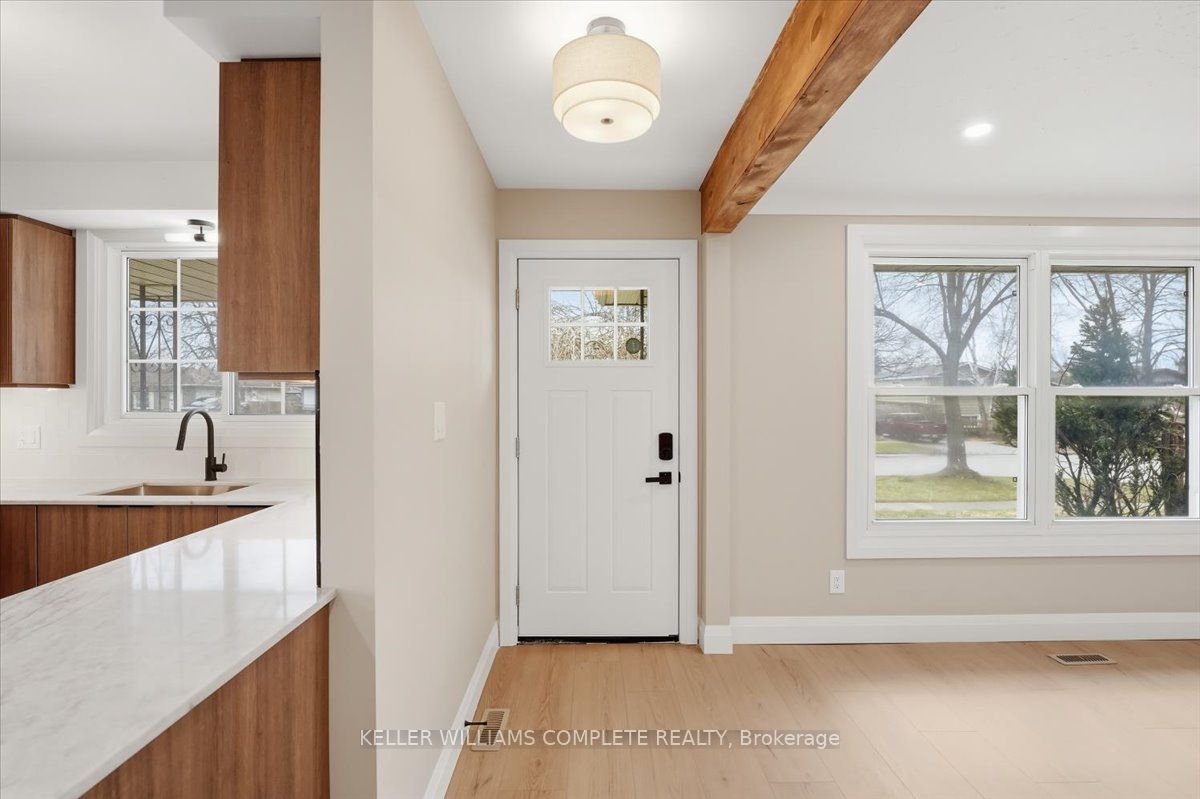 Photo 13 of 8165 Paddock Trail Drive, Niagara Falls, Ascot — HOMEH