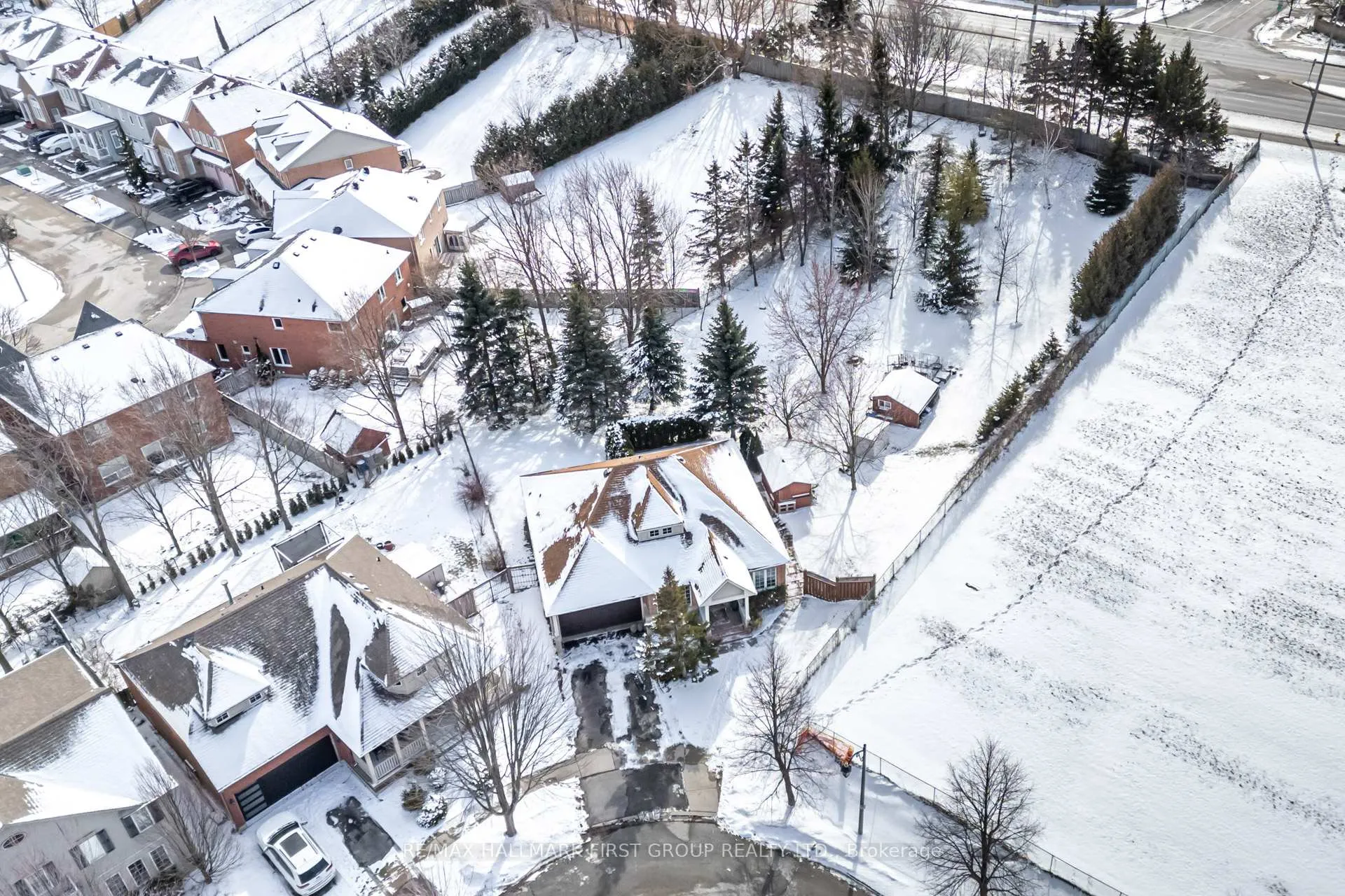 Photo 2 of 33 Sabbe Crescent, Ajax, Northwest Ajax — HOMEH