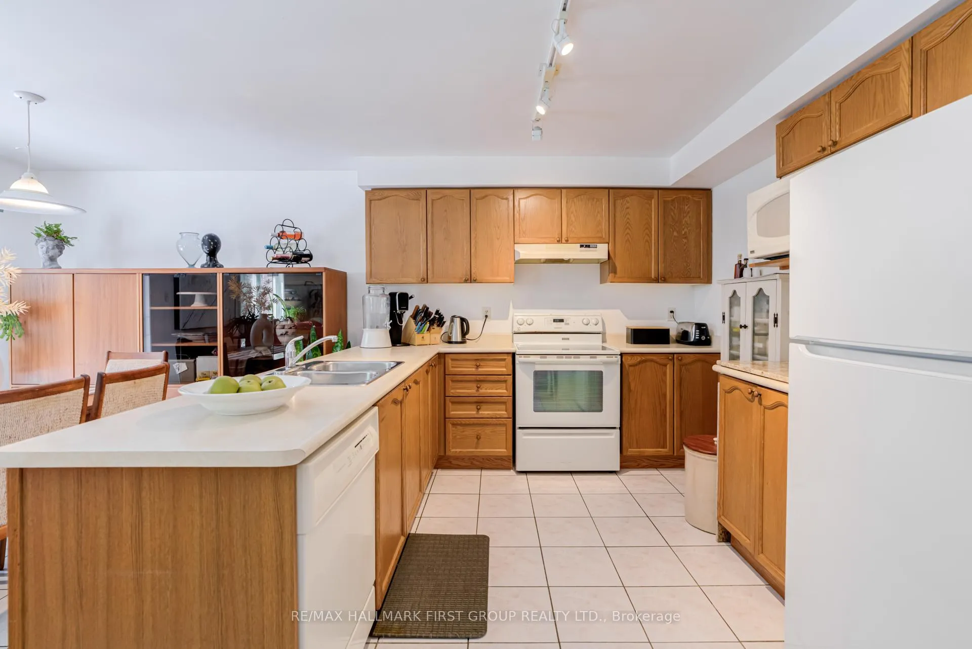 Photo 12 of 33 Sabbe Crescent, Ajax, Northwest Ajax — HOMEH