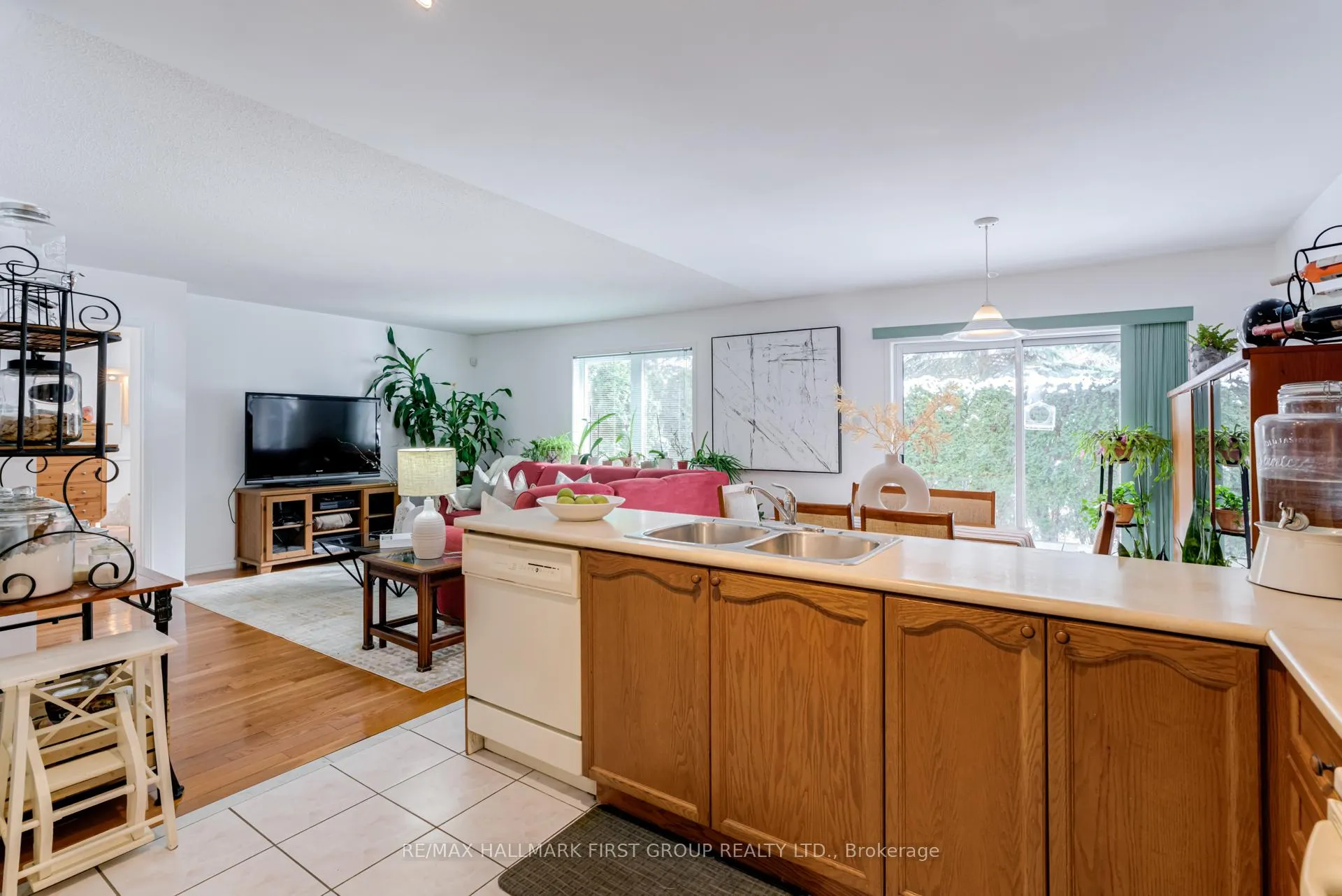 Photo 13 of 33 Sabbe Crescent, Ajax, Northwest Ajax — HOMEH