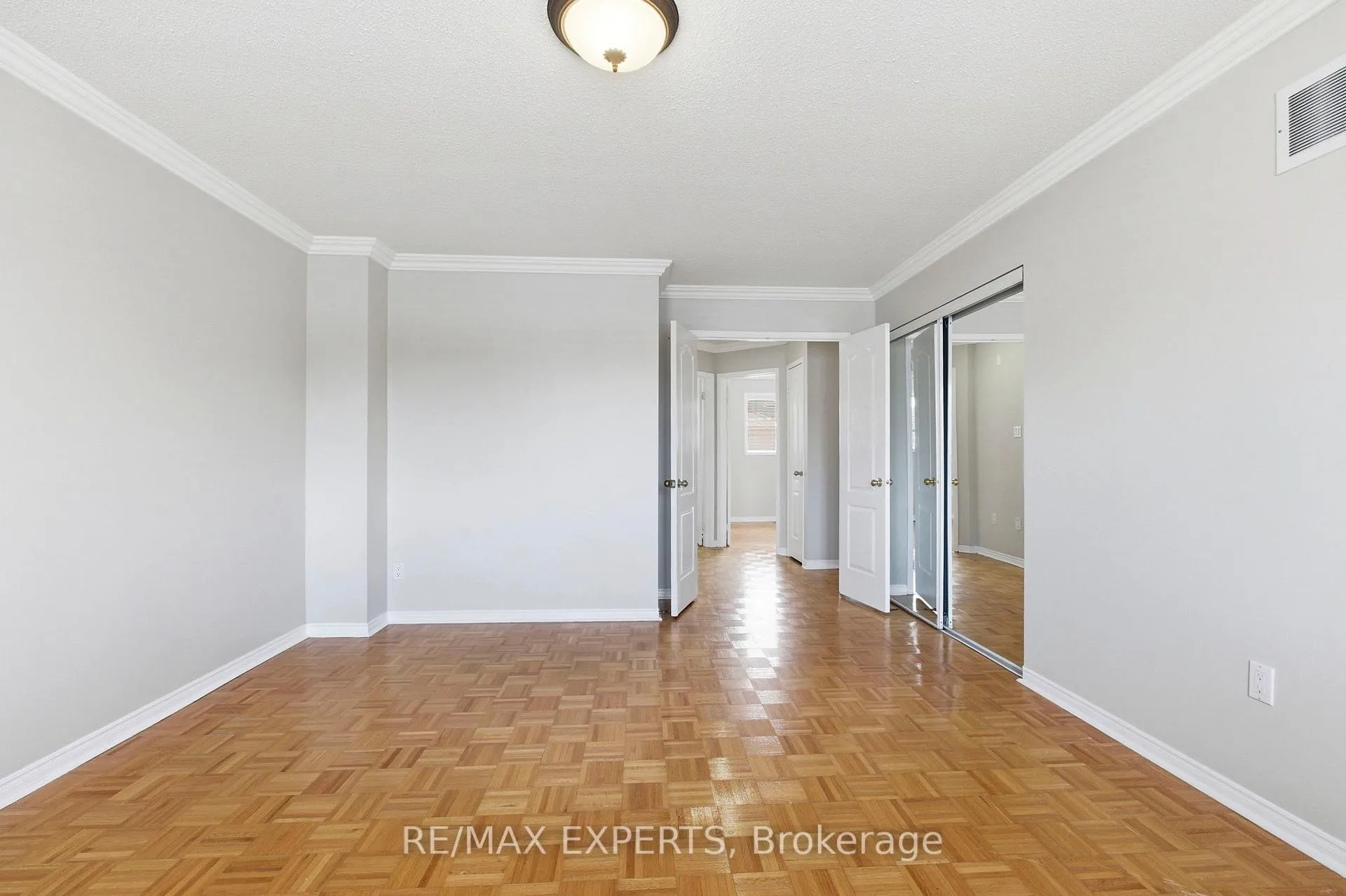 Photo 17 of 45 Forest Run Boulevard, Vaughan, Patterson — HOMEH