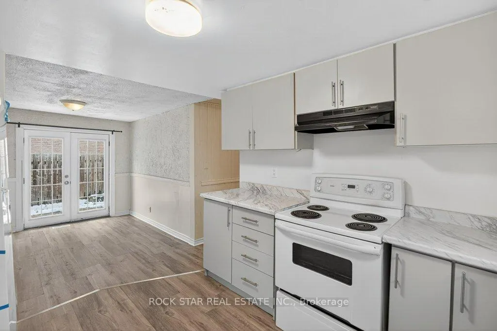 Photo 9 of 71 Teal Avenue, Hamilton, Lakeshore — HOMEH